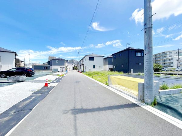 厚木市妻田東1丁目 建築条件付売地15号地 前面道路含む外観 厚木市妻田東1丁目 建築条件付売地15号地 前面道路含む外観