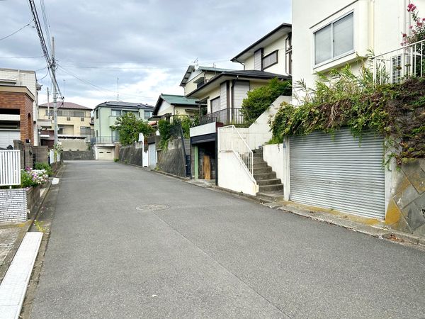 前面道路含む外観