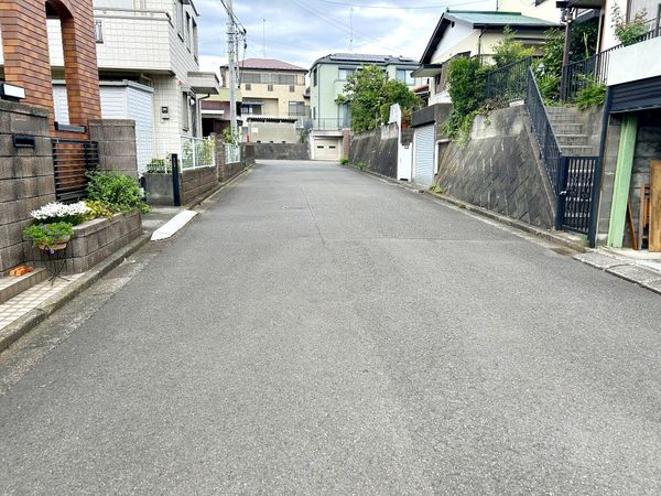 前面道路含む外観