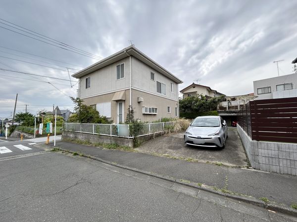 伊勢原市高森3丁目 土地 前面道路含む外観