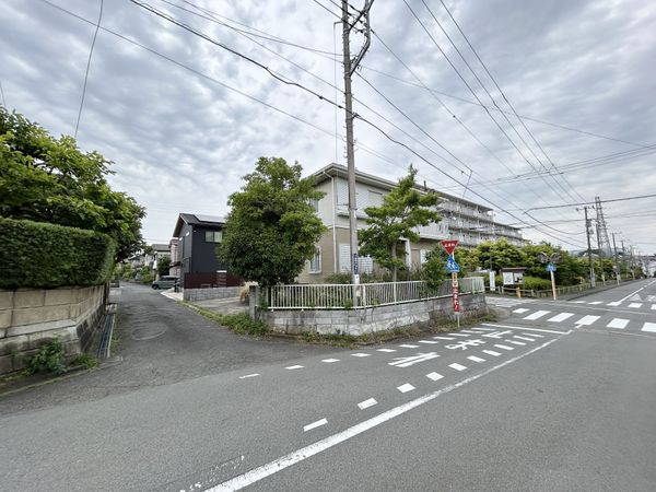 前面道路含む外観