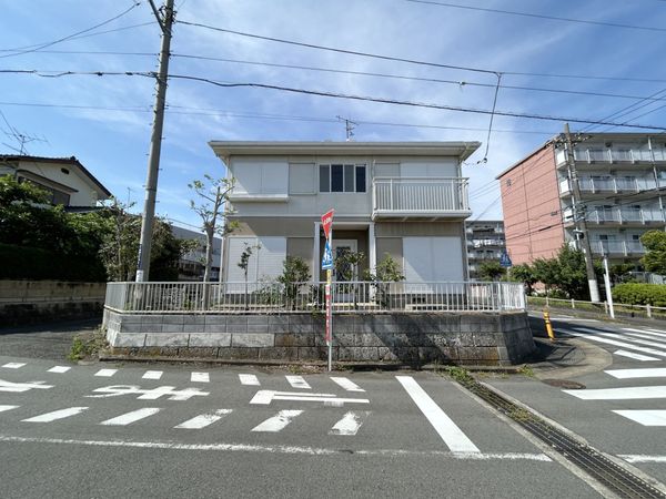 伊勢原市高森3丁目 土地 前面道路含む外観