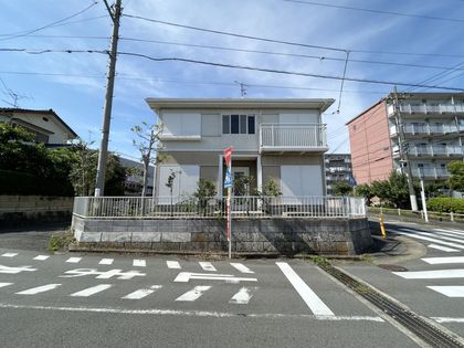 伊勢原市高森3丁目 土地 前面道路含む外観