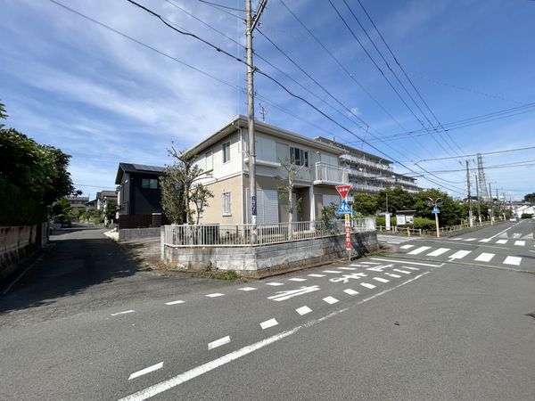 伊勢原市高森3丁目 土地 前面道路含む外観
