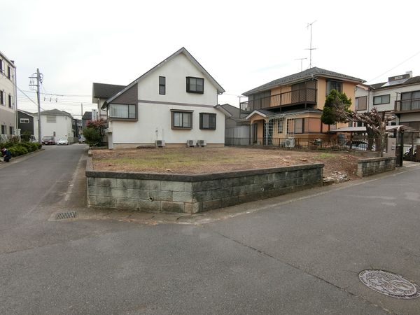 前面道路含む外観