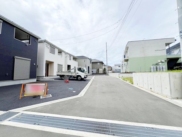 厚木市戸室 新築戸建 3号棟 前面道路含む外観 厚木市戸室 新築戸建 3号棟 前面道路含む外観