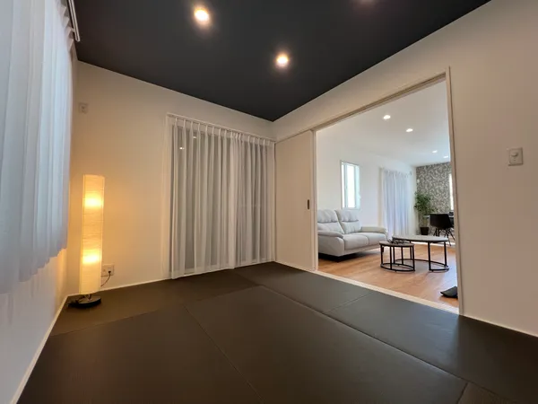 【約６帖の和室】カラー畳を使用したモダンな和室