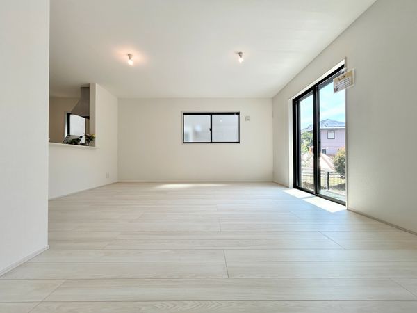 厚木市妻田東2丁目 新築戸建 2号棟 リビング