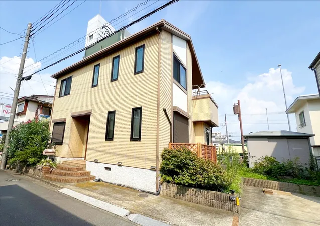 【外観】全室２面採光につき、室内に明るい日差しが差し込みます。