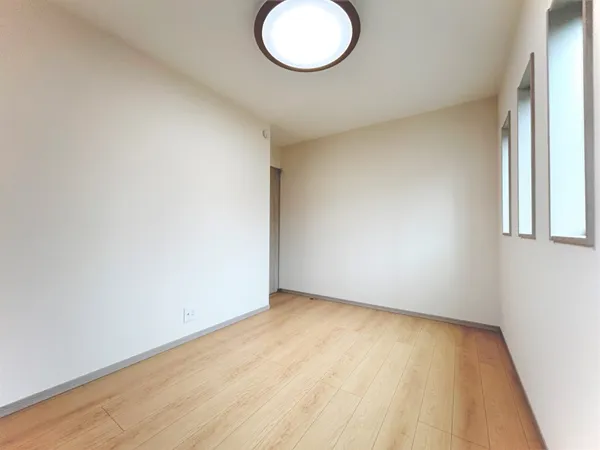 【洋室　約5.75帖】