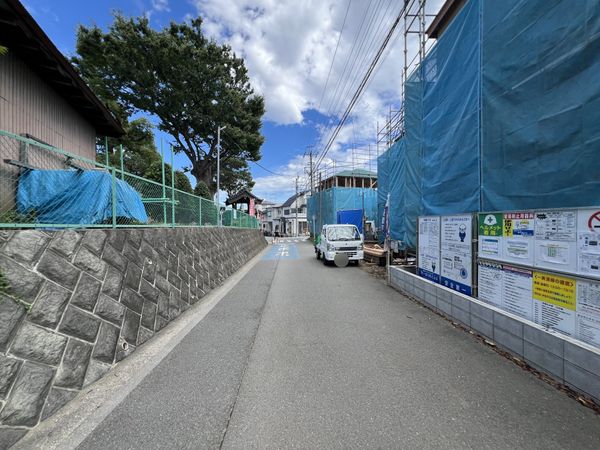 厚木市妻田西3丁目 新築戸建5号棟 前面道路含む外観 厚木市妻田西3丁目 新築戸建5号棟 前面道路含む外観