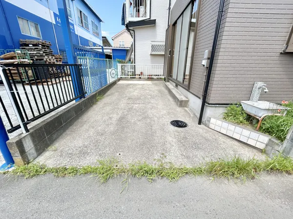 【駐車場】お車1台分の駐車が可能です(車種による)。