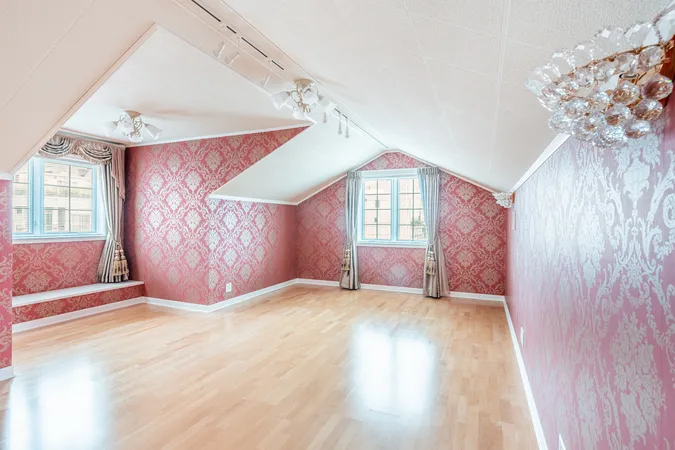 多目的にご利用いただける小屋裏収納。