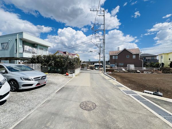 前面道路含む外観
