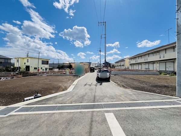 前面道路含む外観