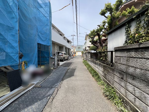 前面道路含む外観