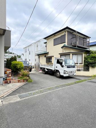 厚木市温水 新築戸建 前面道路含む外観 厚木市温水 新築戸建 前面道路含む外観