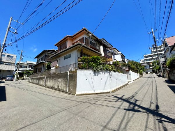 座間市入谷東2丁目 古家付土地 前面道路含む外観 座間市入谷東2丁目 古家付土地 前面道路含む外観