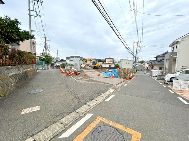 伊勢原市東大竹 5区画 前面道路含む外観 伊勢原市東大竹 5区画 前面道路含む外観