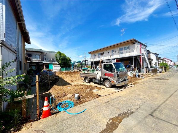 前面道路含む外観