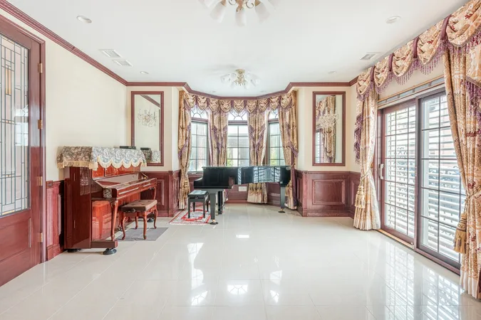 約１５帖のリビング。居室、ＬＤＫはもちろん、廊下やエントランスホールなど随所に床暖房が設置されています。