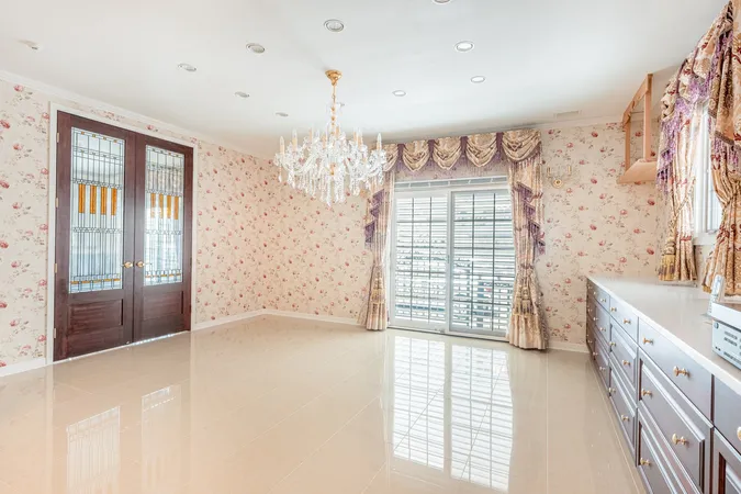 ２面採光の明るいダイニングルーム。