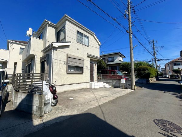 座間市立野台1丁目 戸建 前面道路含む外観 座間市立野台1丁目 戸建 前面道路含む外観