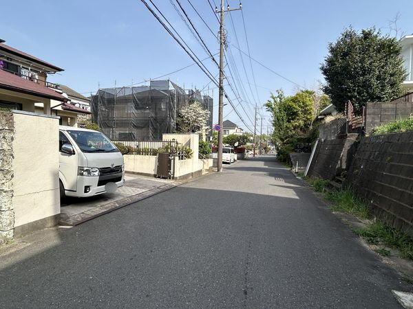 前面道路含む外観