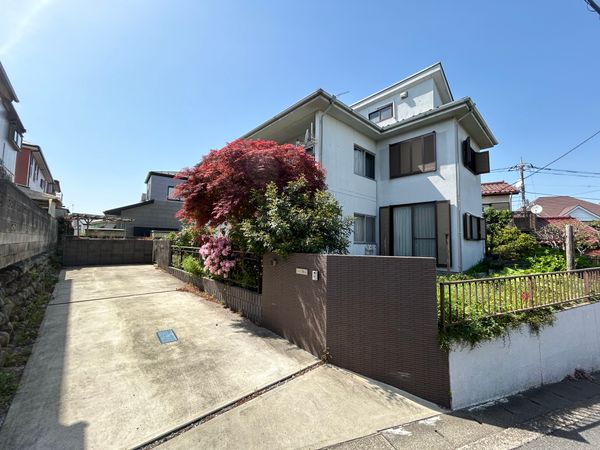 町田市本町田 古家付き土地 前面道路含む外観 町田市本町田 古家付き土地 前面道路含む外観