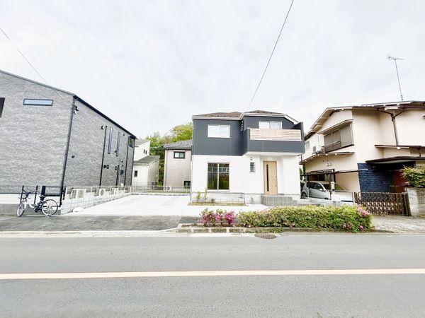 本町田 新築戸建 1号棟 前面道路含む外観 本町田 新築戸建 1号棟 前面道路含む外観