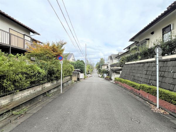 白鳥2丁目土地(古家有) 前面道路含む外観 白鳥2丁目土地(古家有) 前面道路含む外観