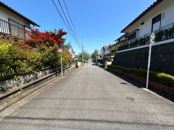 白鳥2丁目土地(古家有) 前面道路含む外観 白鳥2丁目土地(古家有) 前面道路含む外観