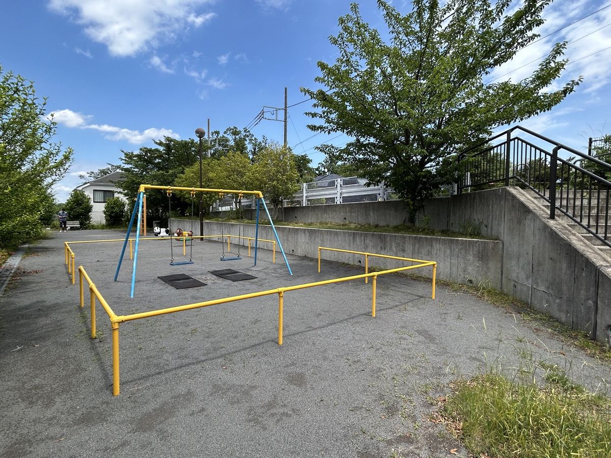 片平仲町ふれあい公園（約10ｍ）