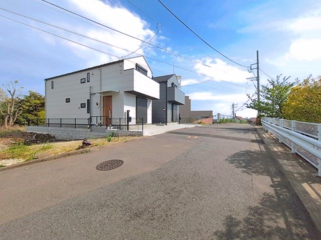 前面道路含む外観