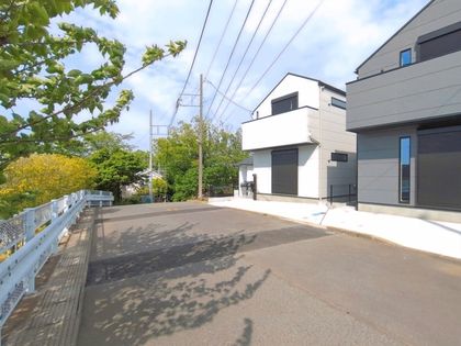 前面道路含む外観