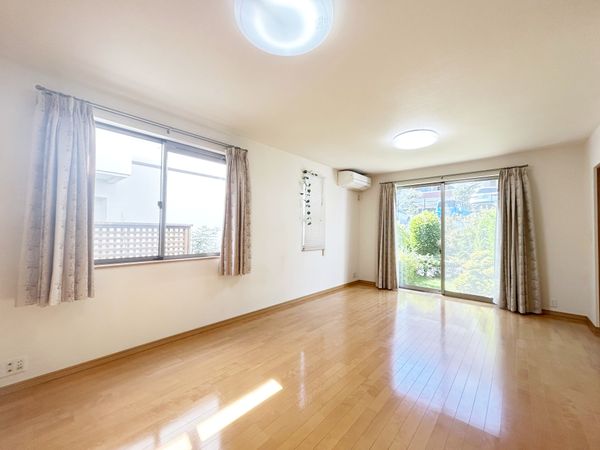 三井不動産(株)、他旧分譲 白鳥3丁目 戸建 リビング 三井不動産(株)、他旧分譲 白鳥3丁目 戸建 リビング
