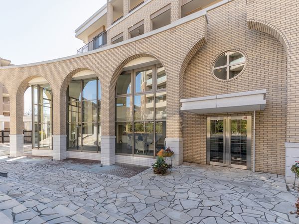 ドレッセ美しの森フロラージュ ウエストヒル エントランス