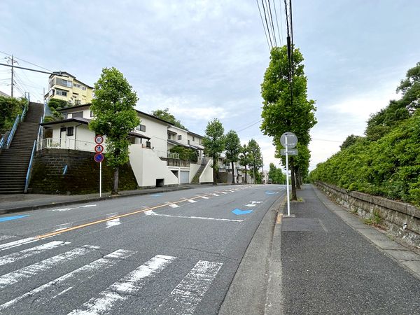 前面道路含む外観