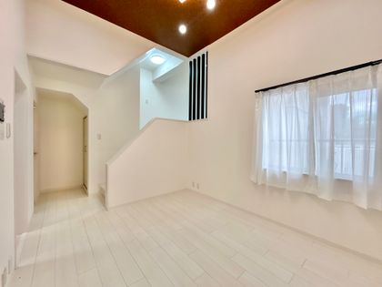 ハイツ向ケ丘遊園 リビング