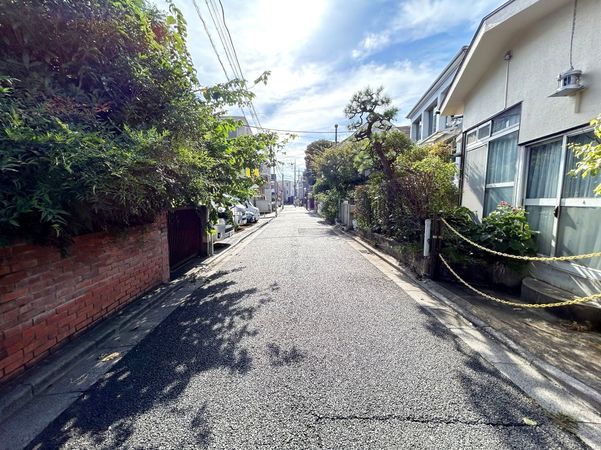 前面道路含む外観