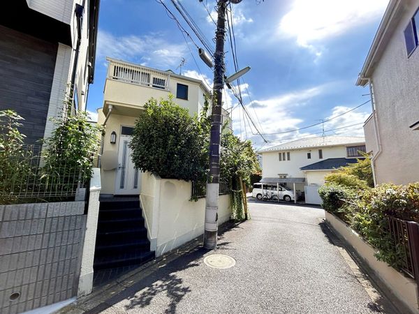 前面道路含む外観