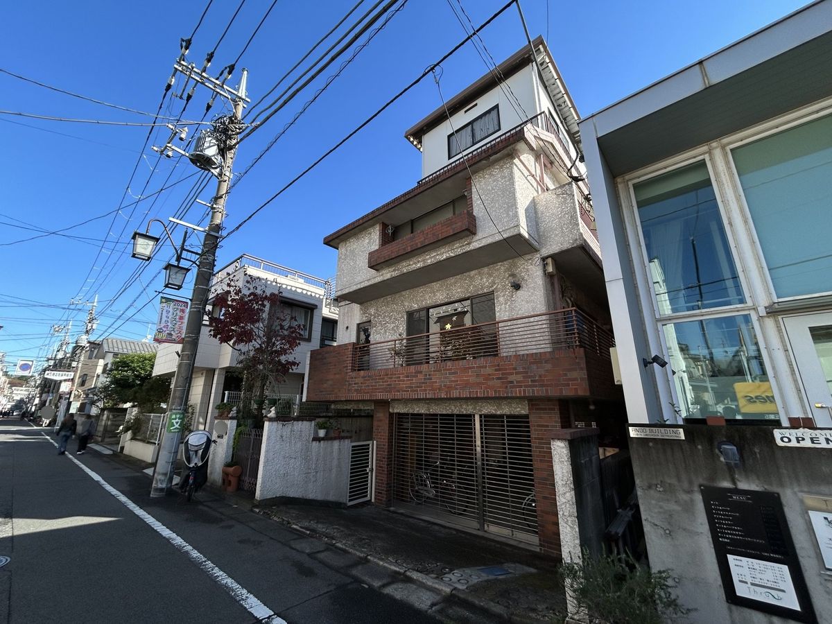 前面道路含む外観
