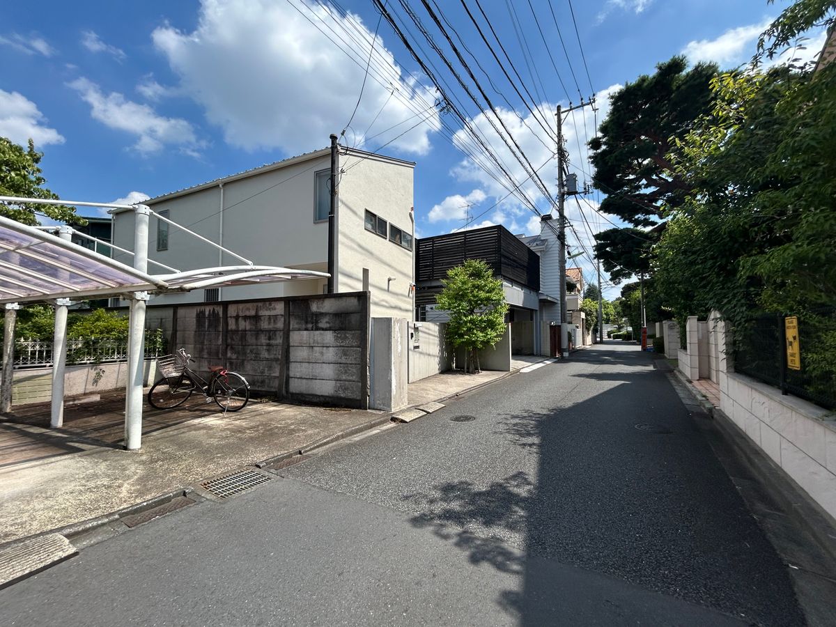 前面道路含む外観