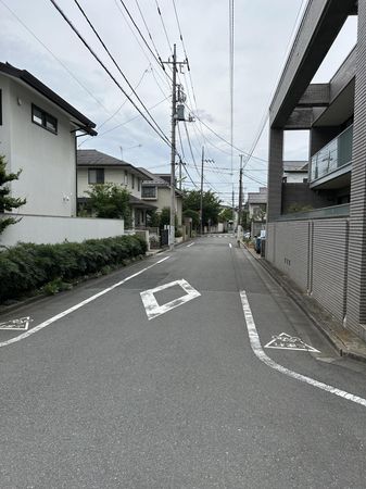前面道路含む外観