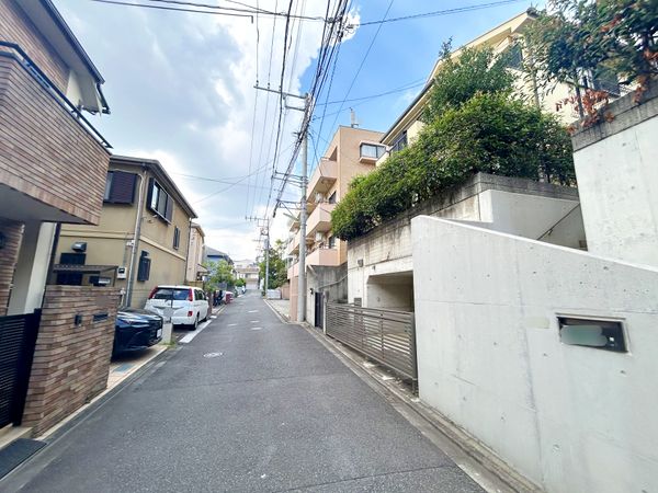 前面道路含む外観