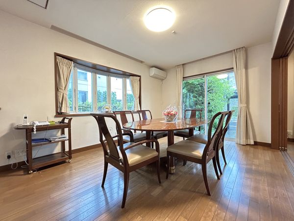 成城5丁目 戸建 リビング