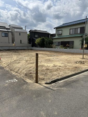 前面道路含む外観