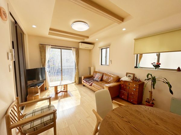 猪方2丁目 戸建 リビング