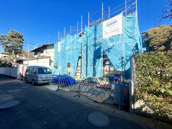 成城7丁目 新築戸建 B号棟 前面道路含む外観