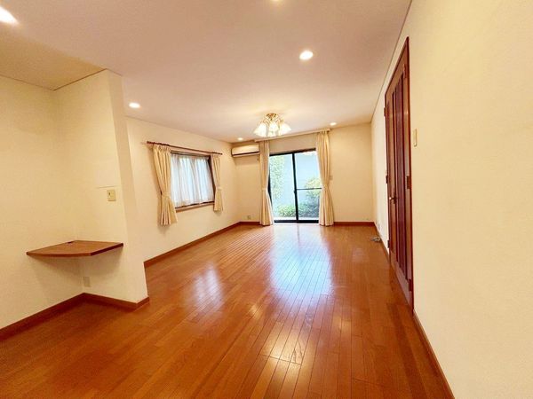 狛江市岩戸北二丁目 一戸建 リビング 狛江市岩戸北二丁目 一戸建 リビング